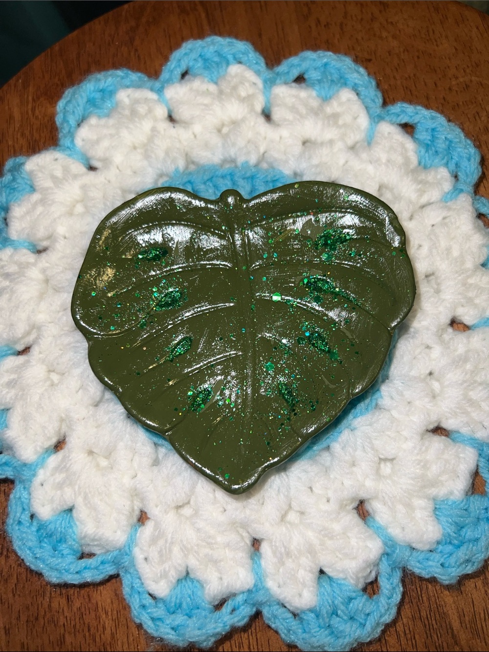 Handmade Olive Green Leaf Trinket Dish with Green Glitter - Picture 3 of 7